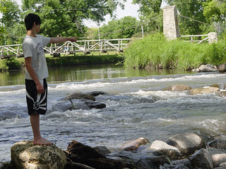 Kayaking - Picking a route to go over the dam