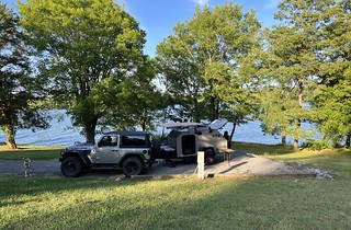 Camper - Got a great little spot right next to the lake