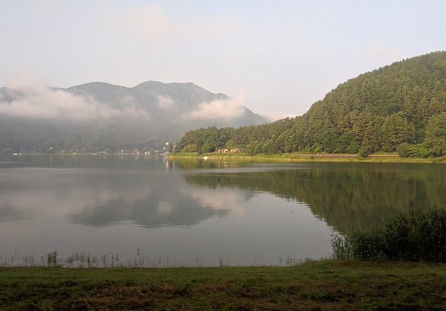 A pretty morning on the way to the base of Fuji