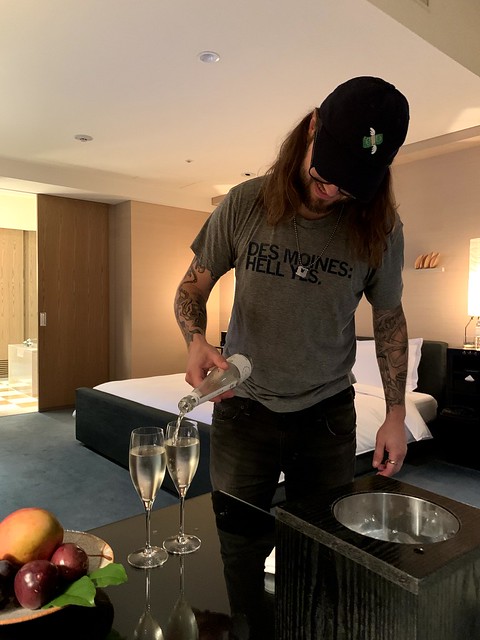 Pourin out some sparkling sake