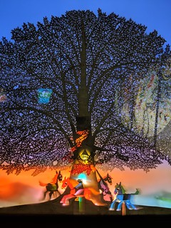 Art - Super intricate paper cutouts