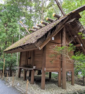 The roofs of the buildings in the ise shrines were crazy