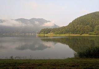 A pretty morning on the way to the base of Fuji