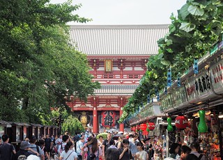 Kaminarimon gate