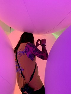 Art - Walkin through the balls