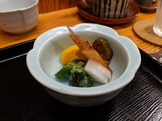 Pickled stuff. V tasty pickled stuff.