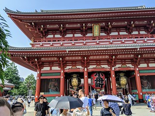 Kaminarimon temples