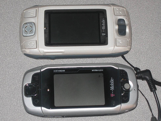 T-Mobile Sidekick 2 vs Sidekick 3