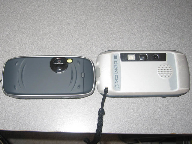 T-Mobile Sidekick 3 vs Sidekick 2