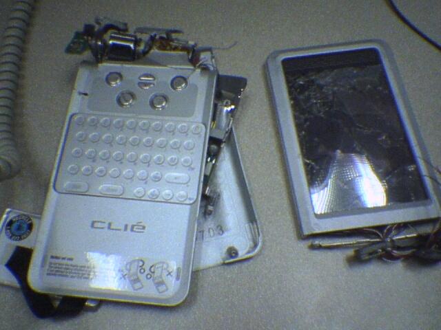 Richie left his Clie on his trunk.