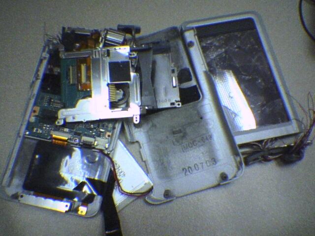 Richie left his Clie on his trunk.