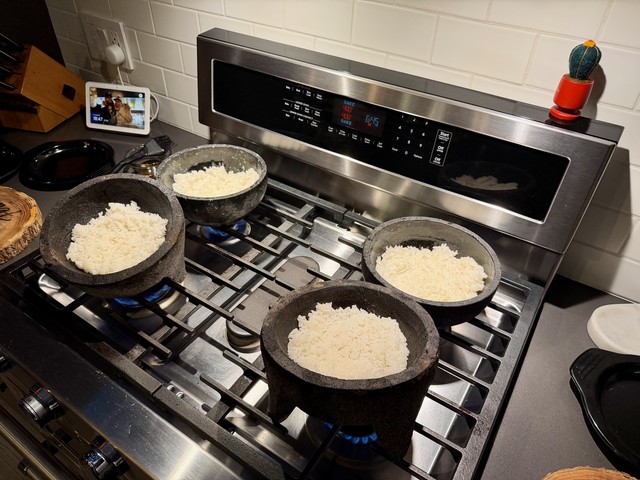 Crisping up some rice in the dolsot