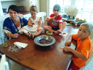 Daniel Emmitt - Eatin chips