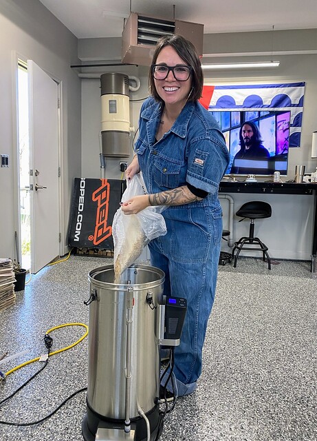 Brewmaster kbroox. Makin a Belgian White Ale