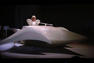 Gaga and her crazy piano