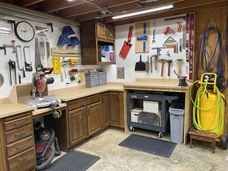 Covid-19 - Miter station, resurfaced benchtops, finally mounted my vise.