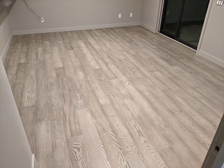 Rec room: Floored and trimmed