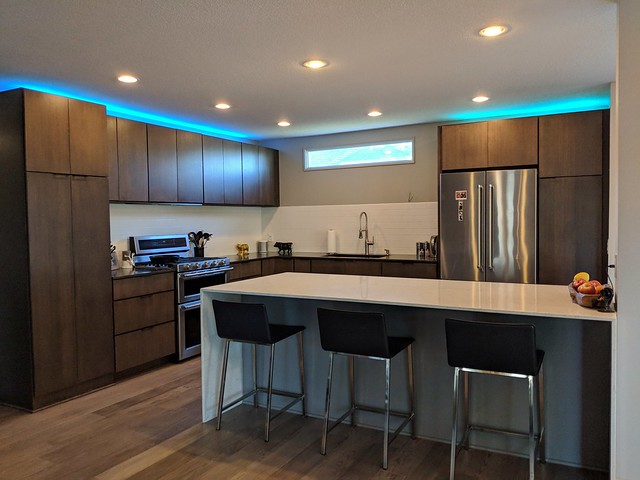 Backsplash complete... Just gotta build that floating shelves above the sink now.