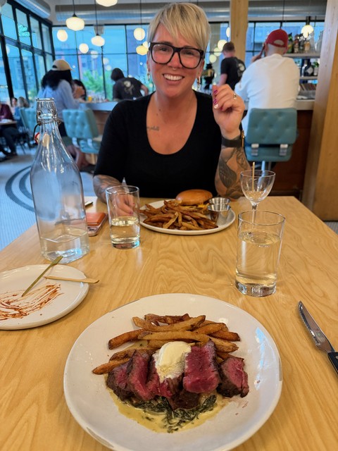 Steak frites and a burger for our last date