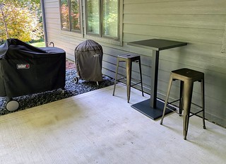 Grill station bar table