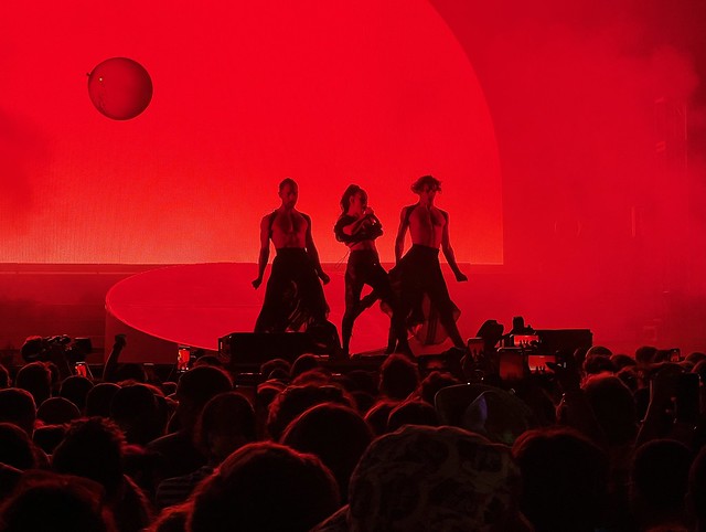 This show was more visuals and dancing than singing