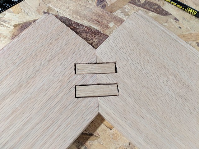 Th hidden spline on the banister cap