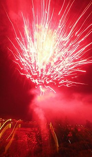 Playin with some zoomy fireworks photos with no tripod