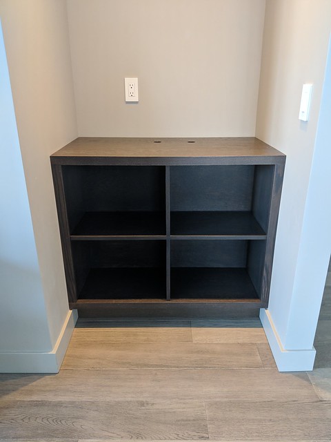 Sides and top installed! The top is removable, everything else is nailed and glued