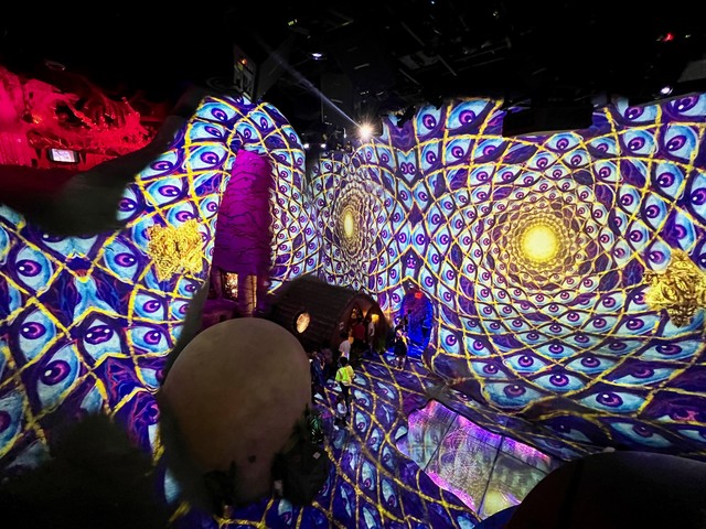 This room was huge. The projections ont he walls were wild