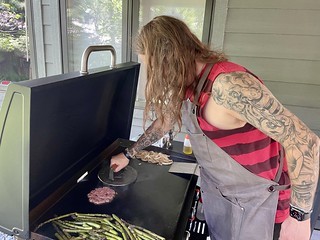 Cooking - Smashin burgers