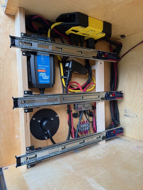 Got all the electronics tucked behind the drawer slides