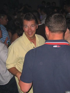 There are hot girls here!