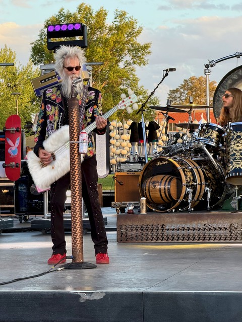 Elwood with the fuzzy bass